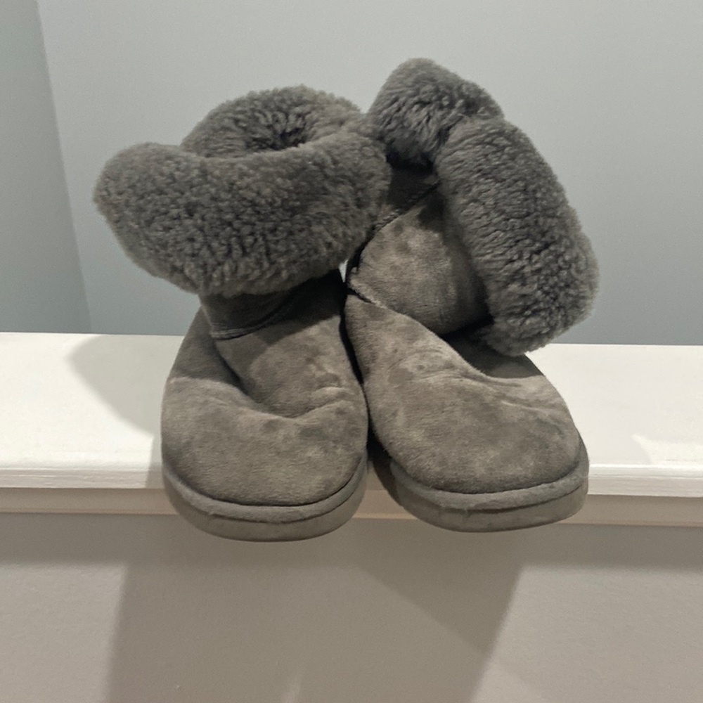 Ugg Bailey Button Short Boots Gray Size 7 *inspect photos for wear and tear